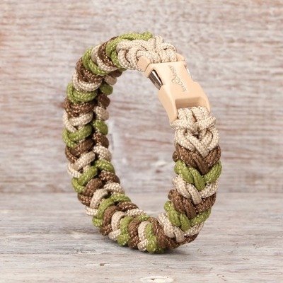 Zelfgemaakte armband met 3 kleuren paracord met het snake belly patroon